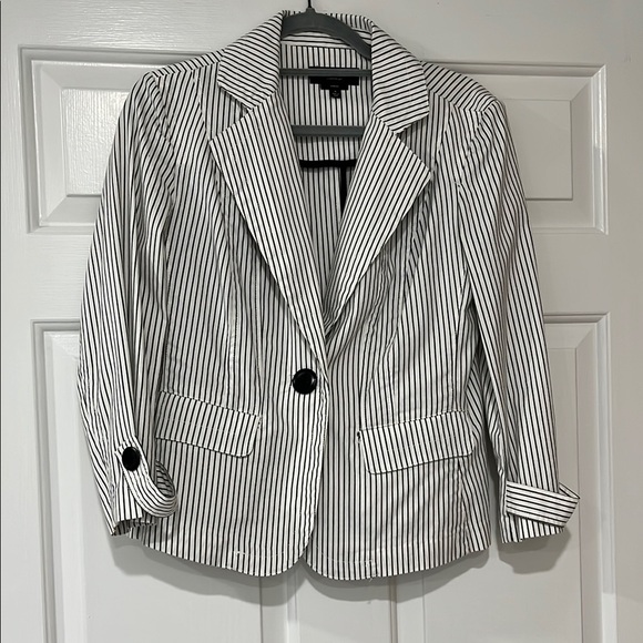 Adorable Talbots Short Jacket with Stretch - Picture 1 of 8
